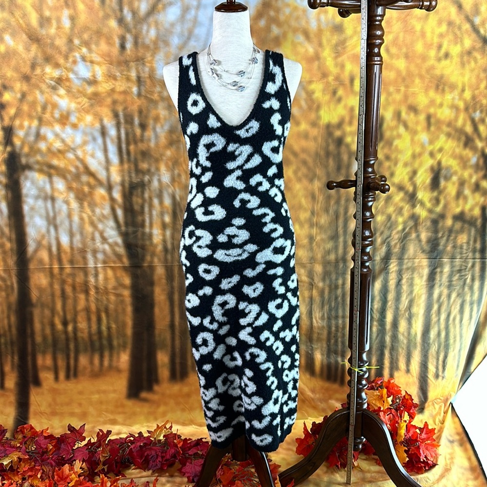 Fuzzy soft knit bodycon dress black & White